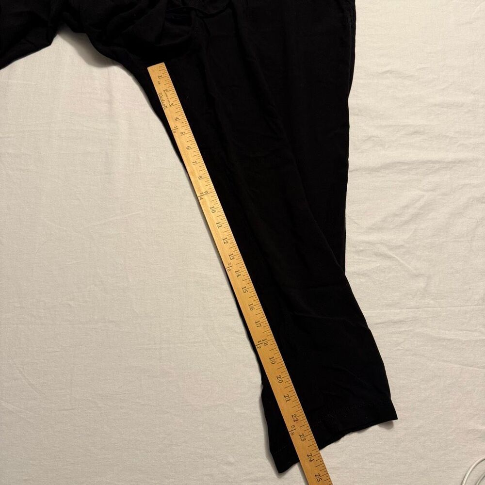 Lot of 2 Maternity Bottoms Size XL: denim shorts and black capris - Picture 10 of 15